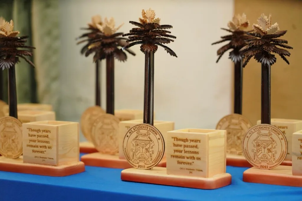 2011 உயர்தர மாணவர் ஒன்றியம் — பனை மர வேலைப்பாட்டு நினைவுப்பரிசு